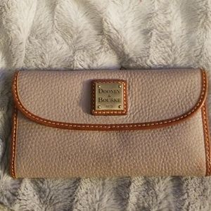 Dooney and bourke wallet